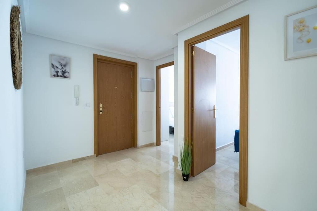 Amplio Apartamento 2 Dormitorios Cerca De La Playa Аликанте Екстериор снимка